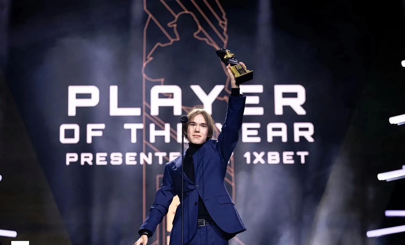 flusha 在与一捆干草相撞后奇迹般地逃过了严重伤害